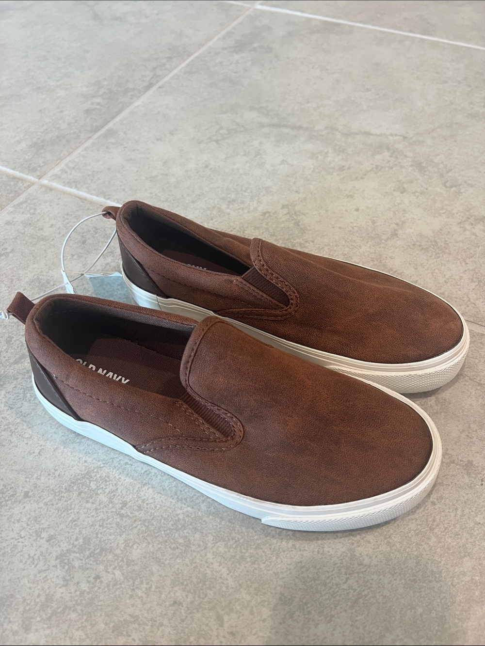 • NWT Old Navy Boy Slip-On Loafers in Brown with White Sole, size 2 •